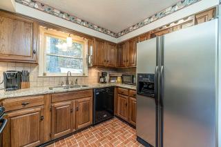 Lazy Bear Cottage With Hot Tub - 7