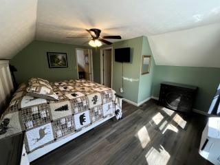 Lazy Bear Cottage With Hot Tub - 2