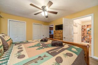 Lazy Bear Cottage With Hot Tub - 1