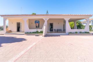 Villa Fontane Bianche with pool - 3