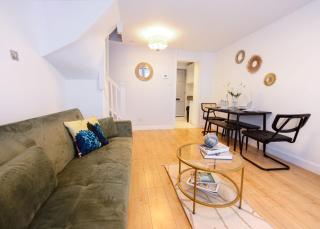 Stylish & Spacious Hemel Hempstead Home Perfect for Families Contractors & Parking - 3