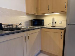 2 Bedroom Flat Free Parking Close to Gatwick - 4