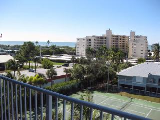 Soak Up the Sun & Views from Above - Luxe Beach Escape Awaits! - Amazing Penthouse Condo - Roelens - 8