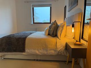 2 Bedroom Flat Free Parking Close to Gatwick - 1