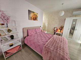 RAINBOW APARTMENT PINK - free parking- zona spital Recuperare Iasi - 9