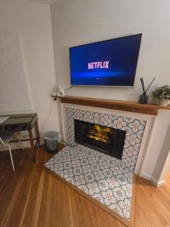 Cozy Private Suite Near Train to NYC - 2