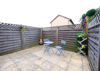 Bright 2BR House with Free Parking, Fast WiFi & Garden Near Harry Potter Studios Contractor Friendly - 3