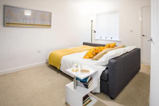 Comfortable 3-bedroom Bolton home - 1