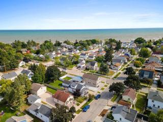 Hot Tub Fire Pit Point Beach & Neshotah Beach - 7