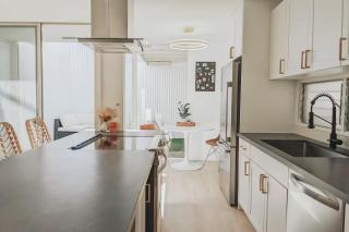 The Hillside Hideaway Mid Century Big Terrace - 4