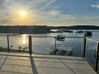 Lakefront Retreat with Heated Swim Spa, Lakefront - 1