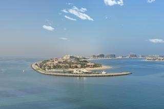 Luxury 2BR Emaar Beachfront with Private Beach & Infinity Pool, Palm Jumeirah & Atlantis Views - 3