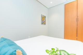 Seafront 2BR AC Sunny Corniche - 1