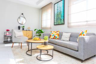 Seafront 2BR AC Sunny Corniche - 0