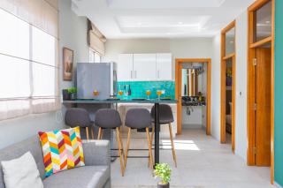 Seafront 2BR AC Sunny Corniche - 3