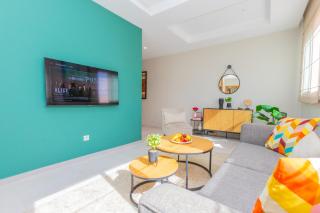 Seafront 2BR AC Sunny Corniche - 7