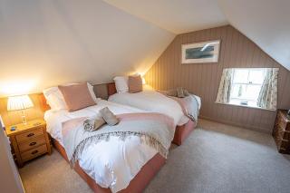 Lundin Farmhouse - Seasgair Lodges - 6
