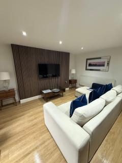2 Bedroom City Centre Georgian Quarter Apartment - 8