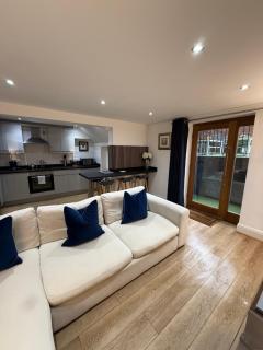 2 Bedroom City Centre Georgian Quarter Apartment - 7