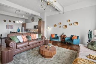 Vintage Vibe Flat - Pool, Gym, Game & Movie Rm, Free Valet - 4