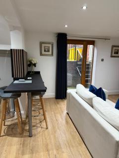 2 Bedroom City Centre Georgian Quarter Apartment - 5