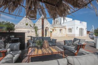 TD Trulli Bruco Large Pool for Family Fun - 1