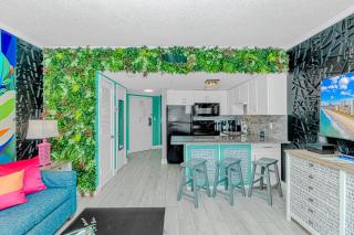 Angled Ocean View Studio w Incredible Views! Palace Resort 1005 - Sleeps 4 guests - 7