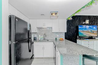 Angled Ocean View Studio w Incredible Views! Palace Resort 1005 - Sleeps 4 guests - 6