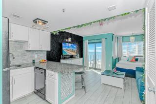 Angled Ocean View Studio w Incredible Views! Palace Resort 1005 - Sleeps 4 guests - 5