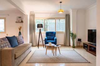 Modern Retreat with Smart TV and 2min to Nile corniche - 0