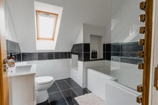 Modern Luxury 2-bed apartment Hull City Centre - 4