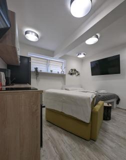 Eight Lamps 'n Floor Heating - 9