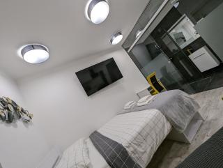 Eight Lamps 'n Floor Heating - 2