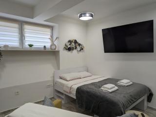 Eight Lamps 'n Floor Heating - 3