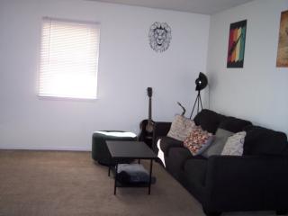 Cozy One-Bedroom Retreat in the Heart of Smithtown - 9