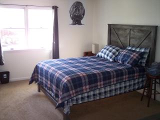 Cozy One-Bedroom Retreat in the Heart of Smithtown - 1