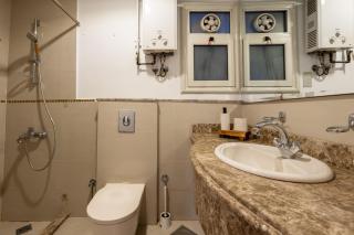 Modern Retreat with Smart TV and 2min to Nile corniche - 9