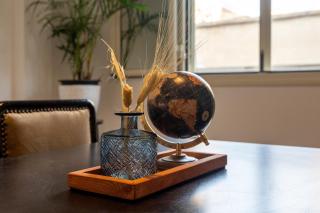 Modern Retreat with Smart TV and 2min to Nile corniche - 2