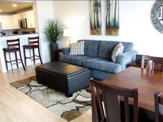 1 Block to Pike Place Market Balcony Water View - 7