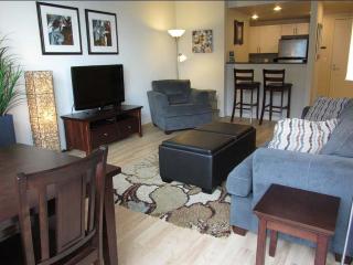 1 Block to Pike Place Market Balcony Water View - 8