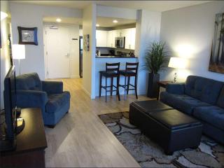 1 Block to Pike Place Market Balcony Water View - 1