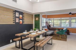 Jacuzzi and Games Close to Dwtn Disney and Parks - 6