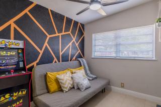 Jacuzzi and Games Close to Dwtn Disney and Parks - 4