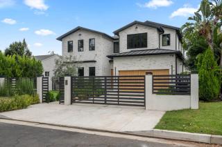 Sunnyslope Luxe and Pool Retreat - 4