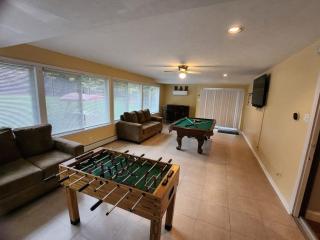 Cozy 4 Bedrooms Pool Game Room - 4