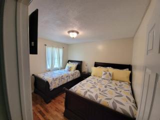 Cozy 4 Bedrooms Pool Game Room - 2