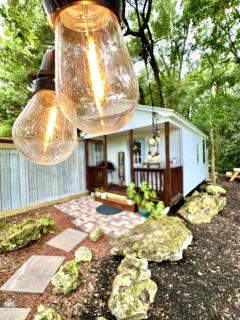 Couples Cottage - Serene Getaway - 4