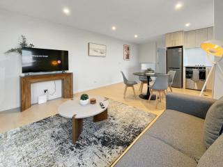 Modern City Apartment with Balcony in Christchurch - 0