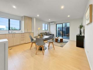 Modern City Apartment with Balcony in Christchurch - 9