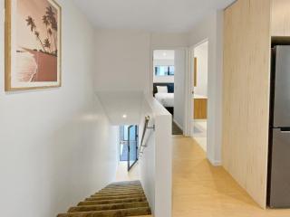 Modern City Apartment with Balcony in Christchurch - 2